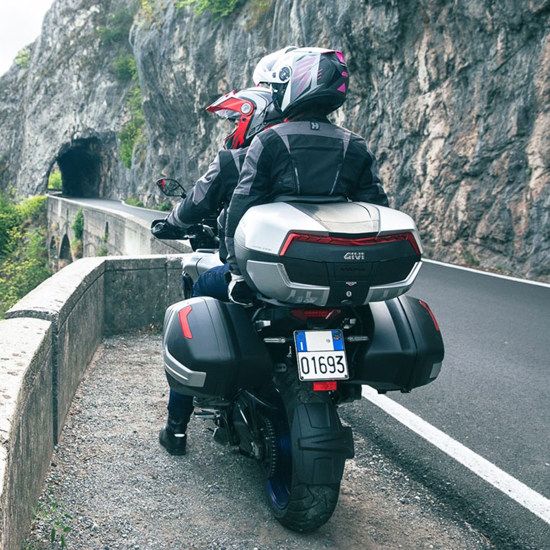 BAUL GIVI V58N MAXIA 5 CATADIÓPTRICO ROJO