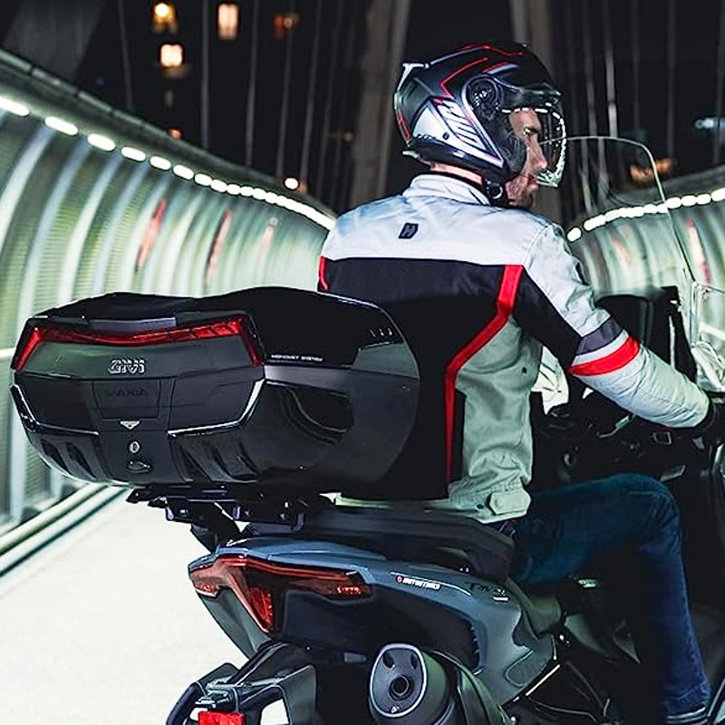 BAUL GIVI V58NN MAXIA 5 NEGRA CATADIÓPTRICO ROJO