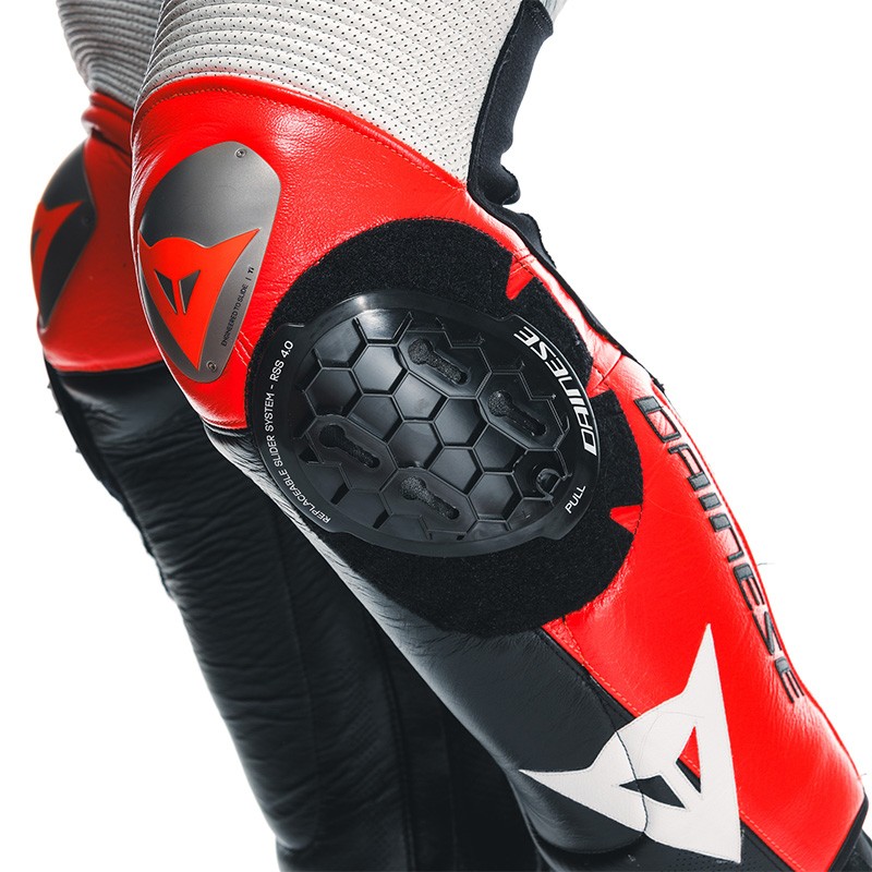 MONO DAINESE MUGELLO 3 D-AIR PERFORADO BLACK/FLUO-RED/WHITE