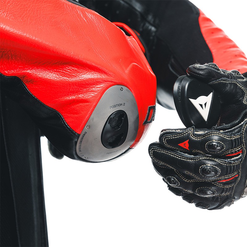 MONO DAINESE MUGELLO 3 D-AIR PERFORADO BLACK/FLUO-RED/WHITE