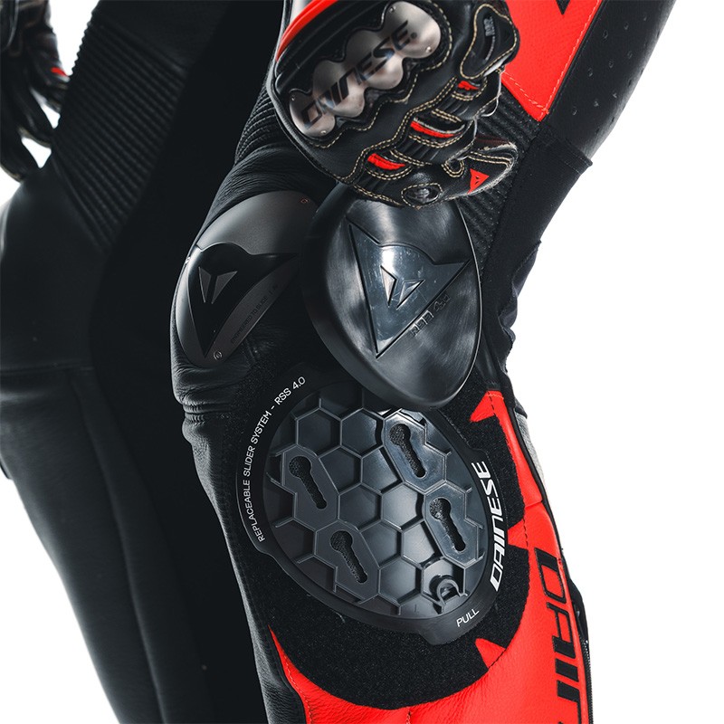 MONO DAINESE MISANO 3 D-AIR PERFORADO BLACK/RED/FLUO RED
