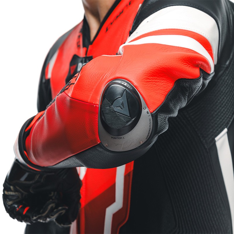 MONO DAINESE MISANO 3 D-AIR PERFORADO BLACK/RED/FLUO RED