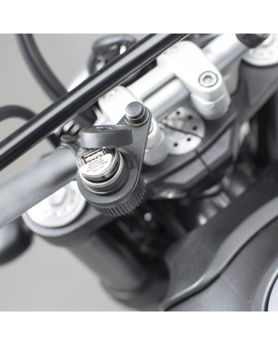 KIT TOMA DE CARGA UNIVERSAL CON ADAPTADOR USB SW-MOTECH EMA.00.107.20001/B