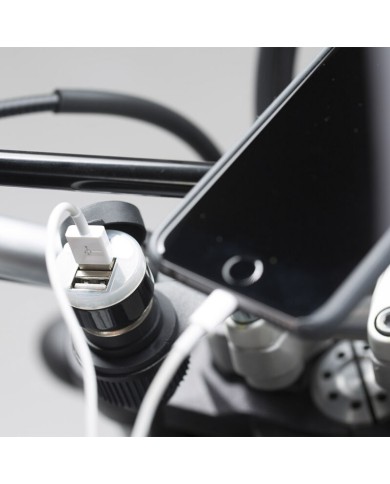 KIT TOMA DE CARGA UNIVERSAL CON ADAPTADOR USB SW-MOTECH EMA.00.107.20001/B